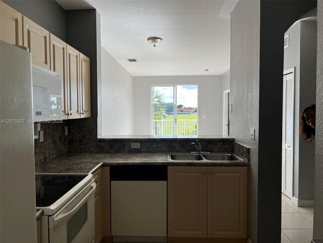 Foto del edificio - 17630 NW 73rd Ave