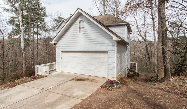 Building Photo - 5 br, 3.5 bath House - 120 Holmes Ct