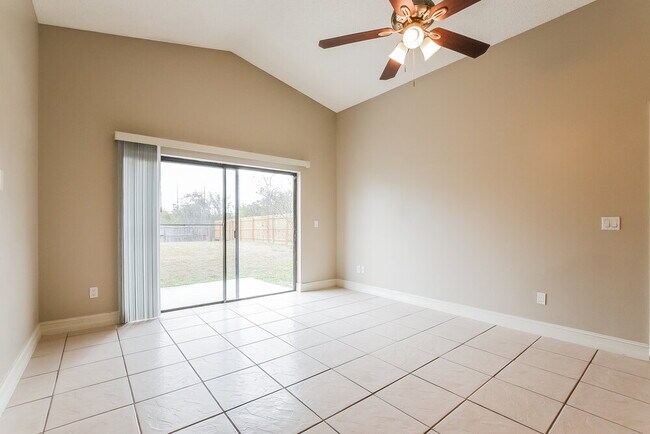 Foto del edificio - 297 Chicago Woods Cir