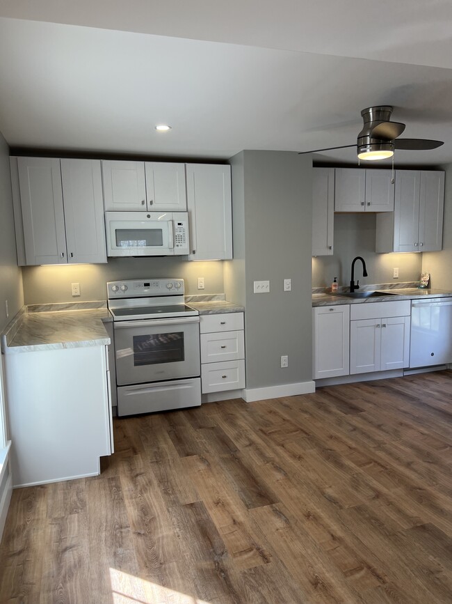 Kitchen - 16 Perkins St