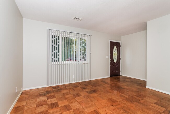 Foto del edificio - 12151 Chesterdale Rd