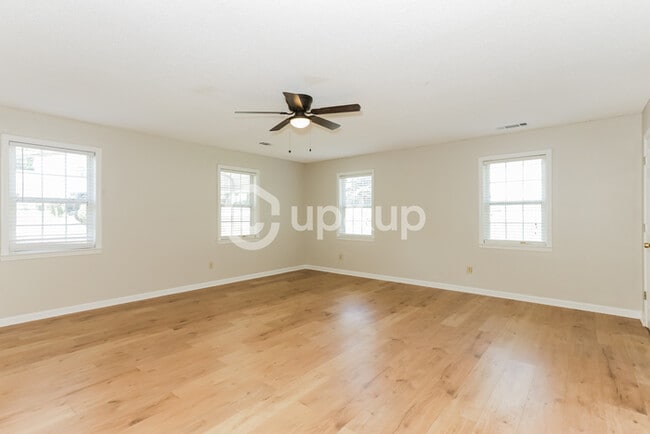 Building Photo - Fantastic 2bd/2ba home! Coming soon!