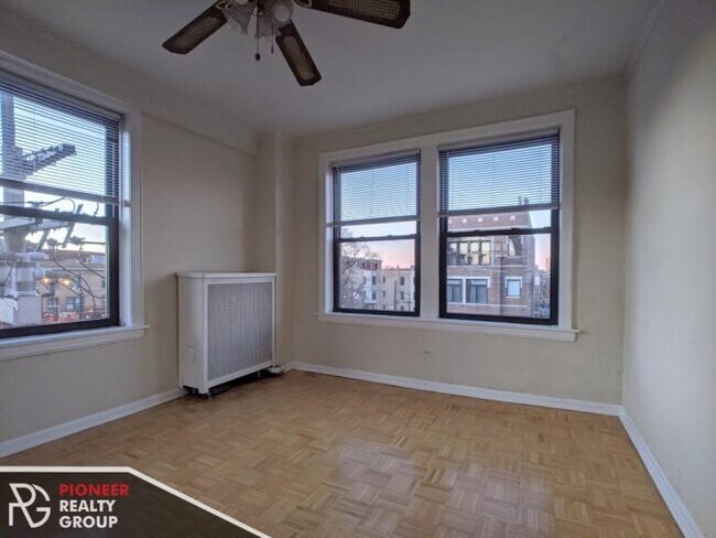 Foto del edificio - 2 bedroom in CHICAGO IL 60657