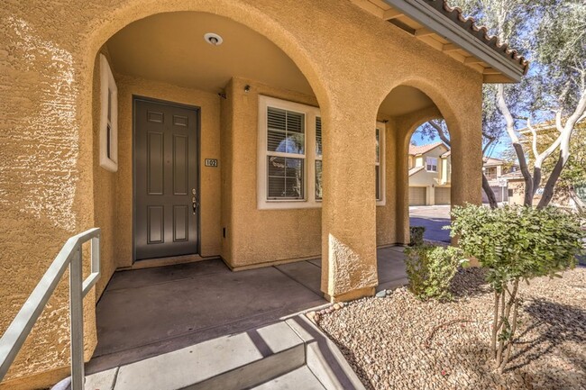 Building Photo - Beautiful  Townhome in the Southwest Area