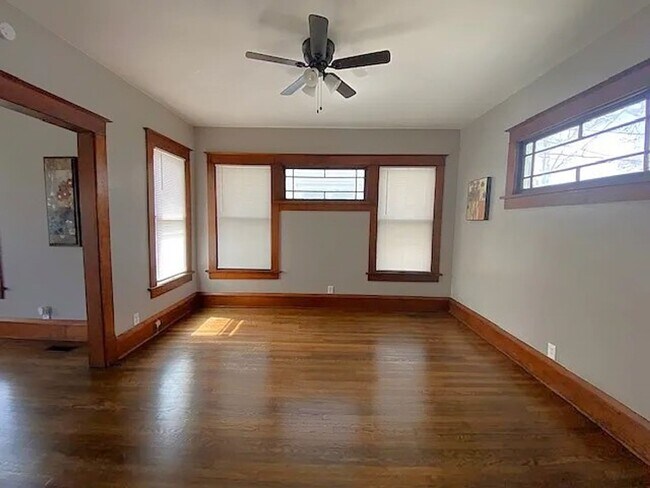 Foto del edificio - Big 2BR with appliances, nicely updated! Great for students or professor.