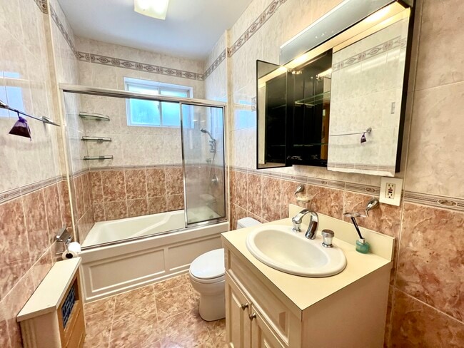 Building Photo - 8528 67th Dr