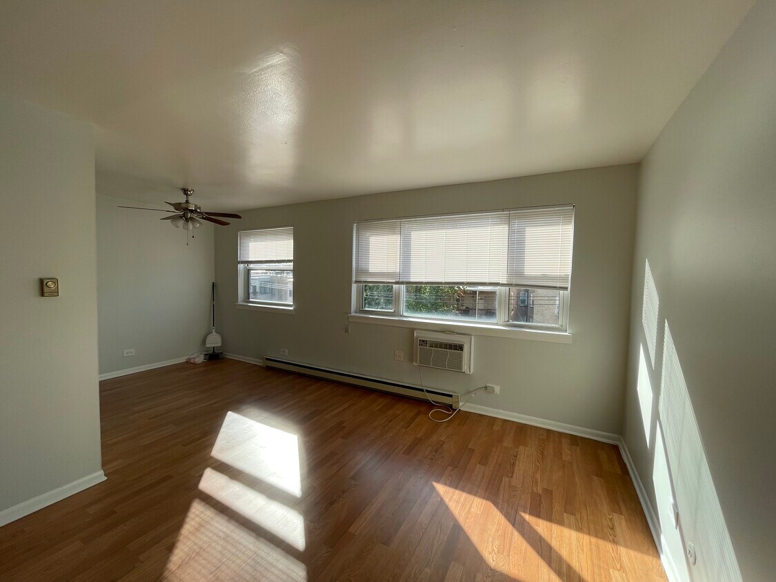 Foto principal - 5920 N Kenmore Ave