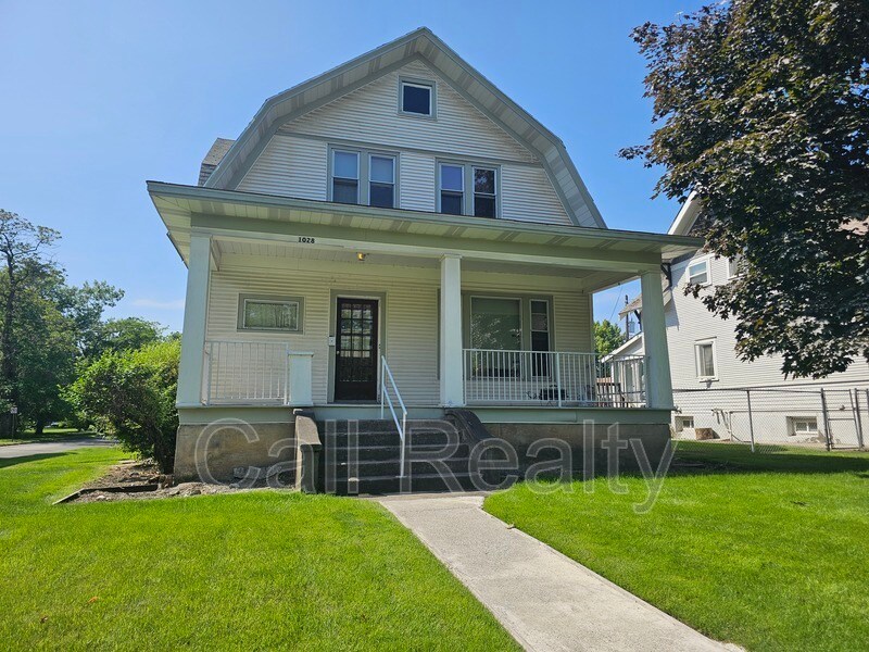 Primary Photo - 1028 E Mission Ave
