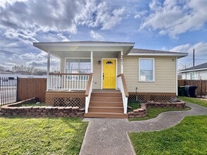 Building Photo - 301 Enid St