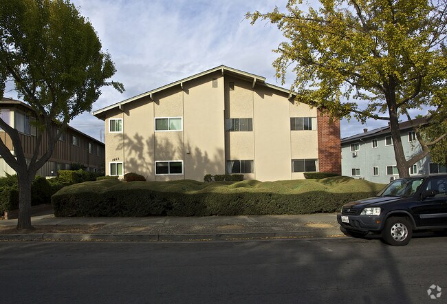 Building Photo - 1663 Ontario Dr