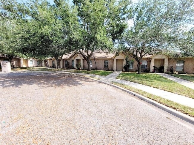 Building Photo - 2402 Tahiti Dr