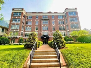 Building Photo - 4540 Lindell Blvd