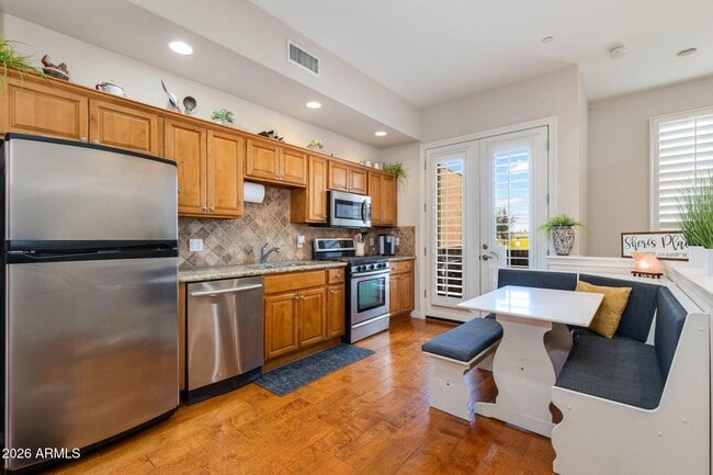 Building Photo - 623 S Roosevelt St