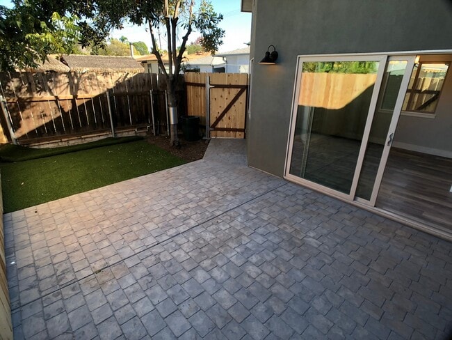 Foto del edificio - Charming 2-Bedroom Fully Remodeled Home with Giant Yard in the College West Area! |Available Imme...