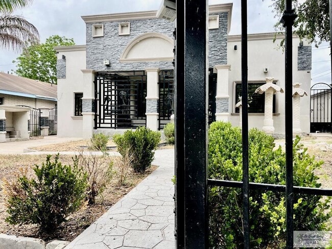 Foto del edificio - 2508 Lindberg Ave