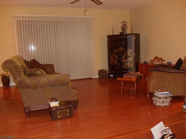 Foto del edificio - 701 Spruce Hills Dr