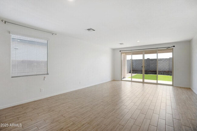 Foto del edificio - 11341 E Unger Ave