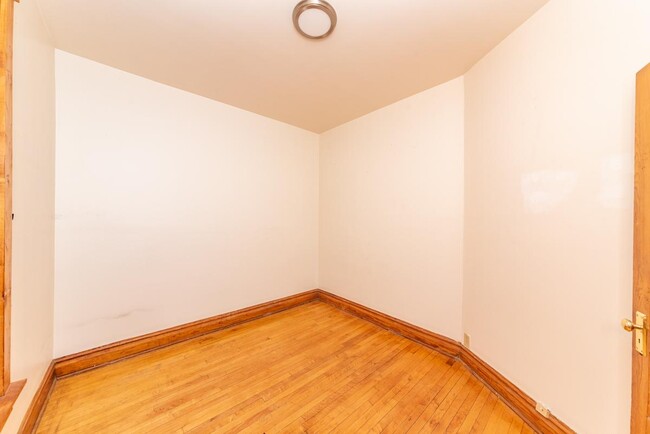 Building Photo - 2 bedroom in Chicago IL 60647