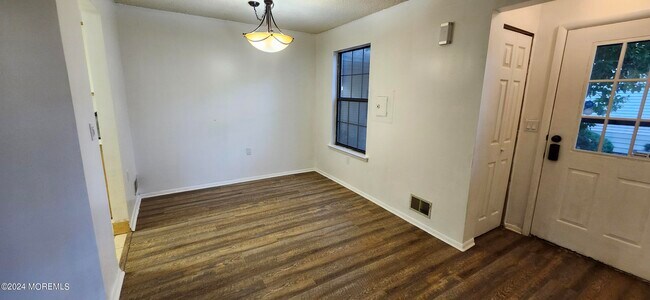 Foto del edificio - 1902 Lilly Ln