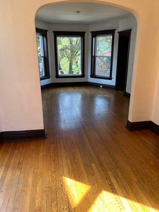 Primary Photo - 4732 W Dickens Ave