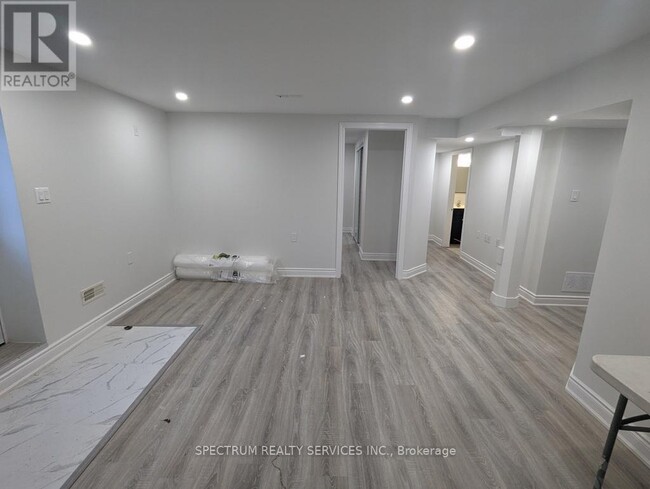 Building Photo - 314 Pringle Ave