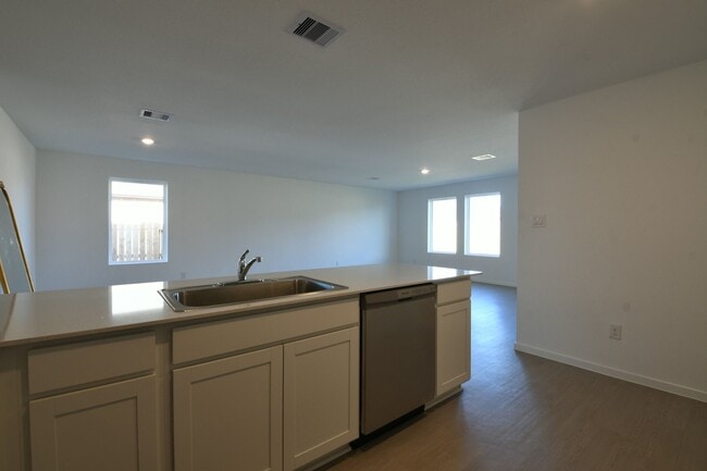 Foto del edificio - 2823 Cedar Rock St