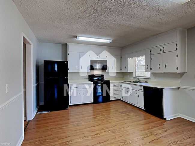 Building Photo - 3 br, 1 bath House - 104 Lewis Dr