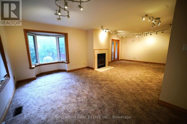 Photo du bâtiment - 232 Finch Ave W