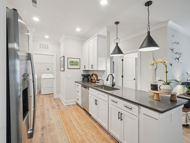 Cocina con electrodomésticos de acero inoxidable | Apartamentos Magnolia Hill - Magnolia Hill