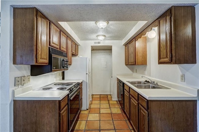 Building Photo - 11140 Stratford Drive, Unit 618