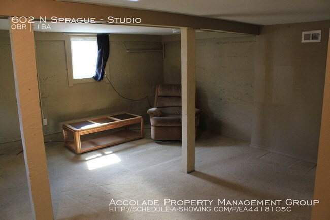 Building Photo - Studio Very close to CWU and Downtown