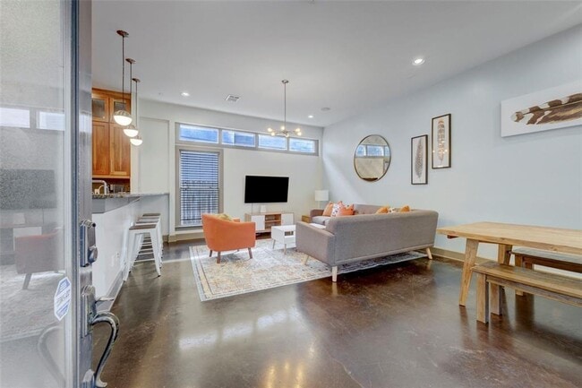 Foto del edificio - 602 W N Loop Blvd