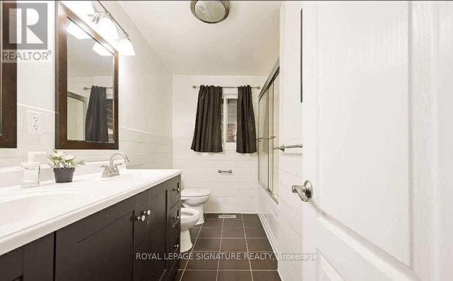 Building Photo - 570 Louis Dr