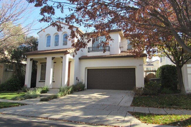 Building Photo - Gorgeous 4 Bed/3 Bath Mountain House Home ...