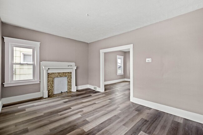 Foto del edificio - Stunning 3 bedroom home in Aliquippa available May 1!