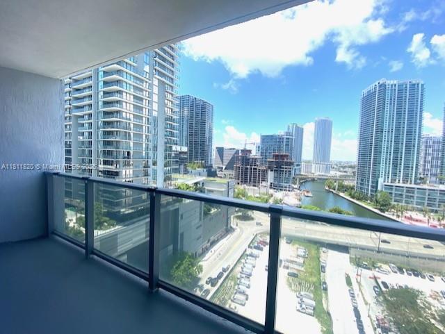 Foto del edificio - 31 SE 6th St