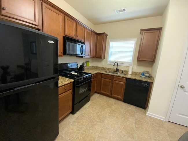 Foto del edificio - 2642 Dayview Ln