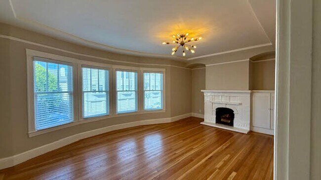 Building Photo - Marina Living: Renovated 2BR/1BA, Steps fr...