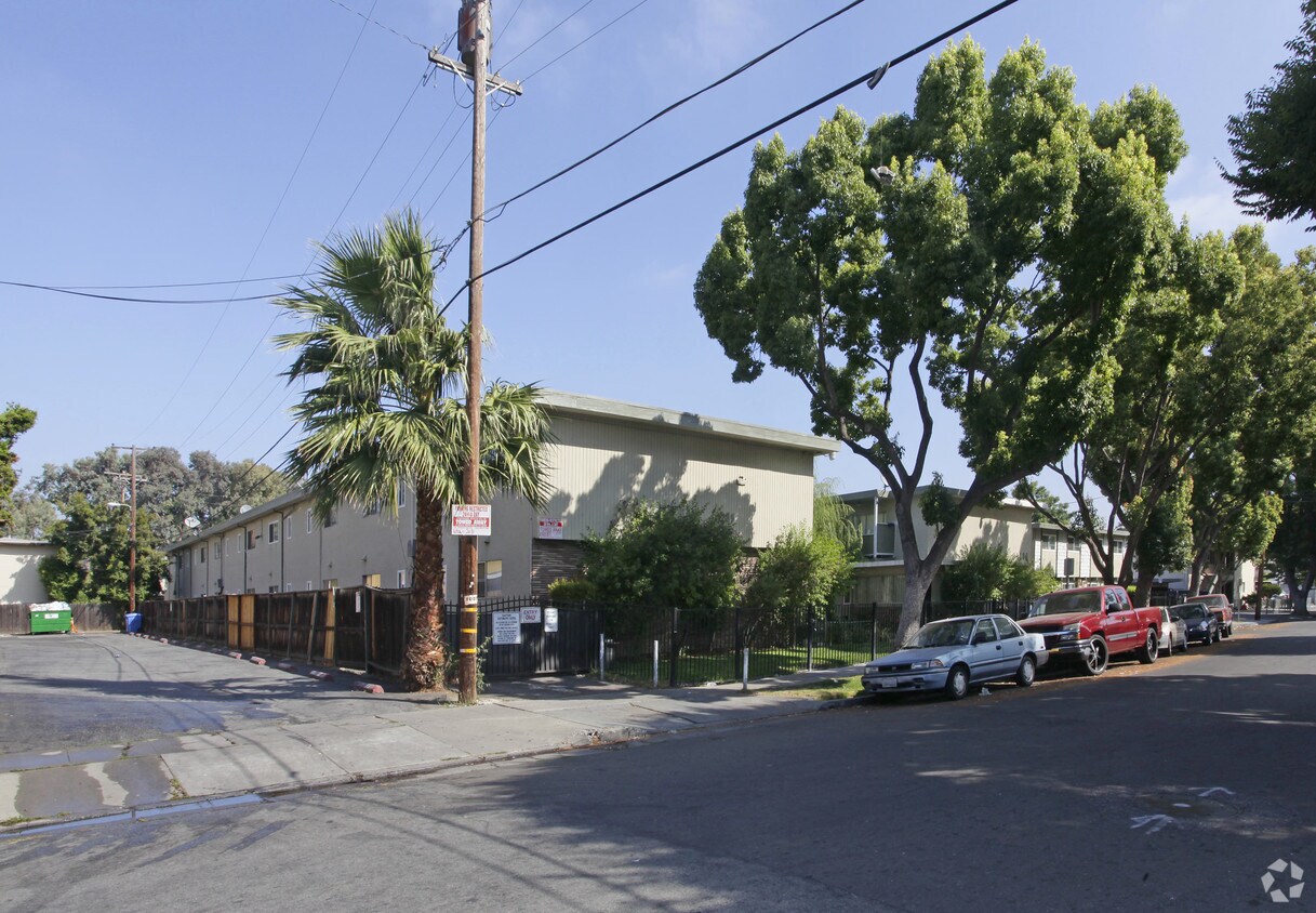 Primary Photo - Green Villa North Apartments