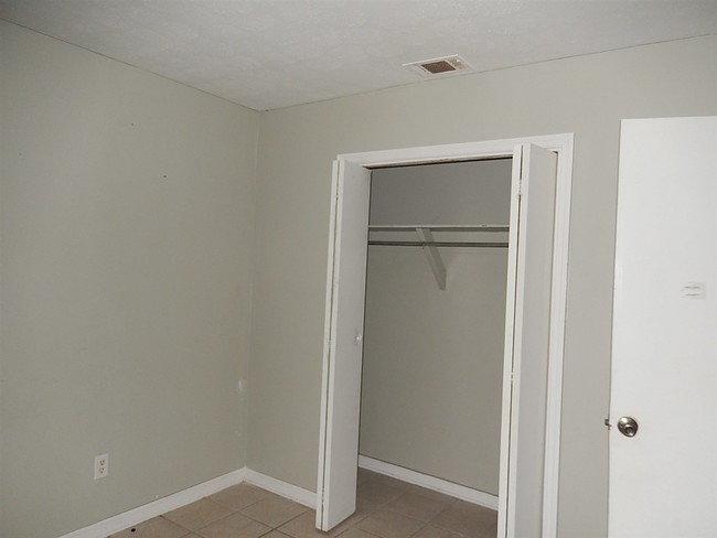 Building Photo - 42 Pine Cone St