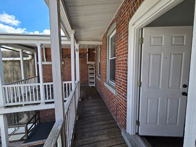 Foto del edificio - 584 Main St