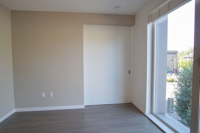 Building Photo - Modern & Sleek 1Bdr w/Floor-to-Ceiling Win...