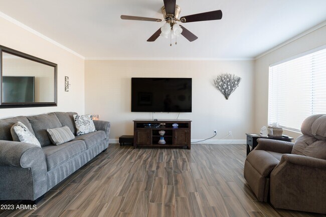 Foto del edificio - 9625 W Mountain View Rd