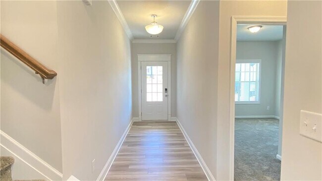 Building Photo - 4570 Silver Oak Dr SW