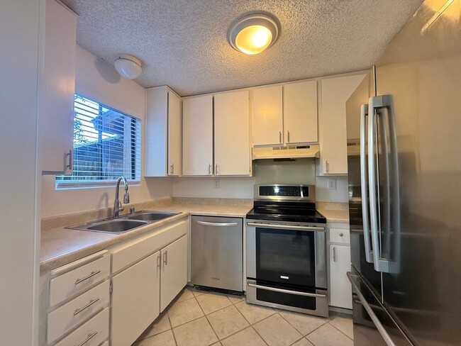 Foto del edificio - 2 Bedroom Townhome in Santee! Water/Sewer/...