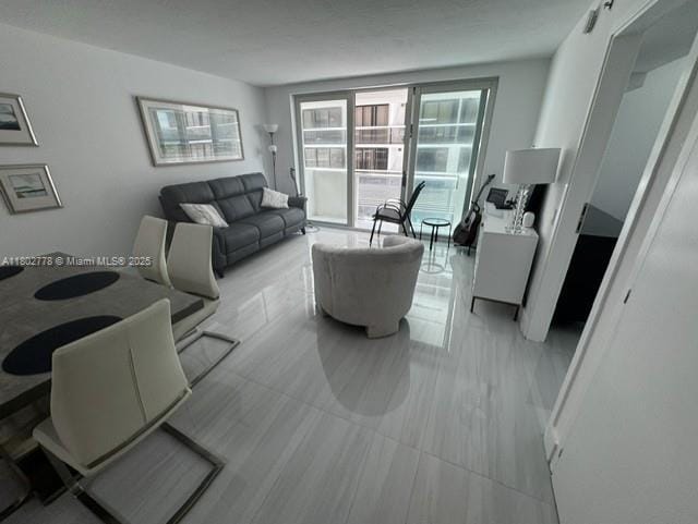 Foto principal - 9499 Collins Ave