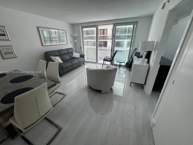 Primary Photo - 9499 Collins Ave