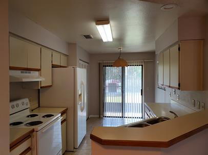 Foto del edificio - Spacious 3 bedroom house with large screened back porch