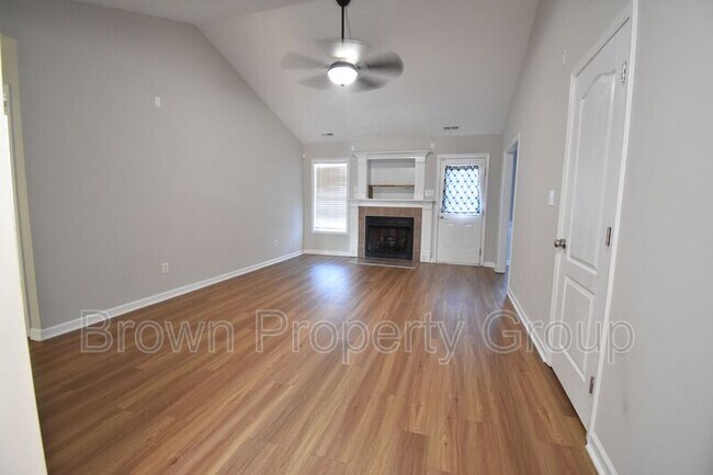 Foto del edificio - 5609 Thackeray Dr