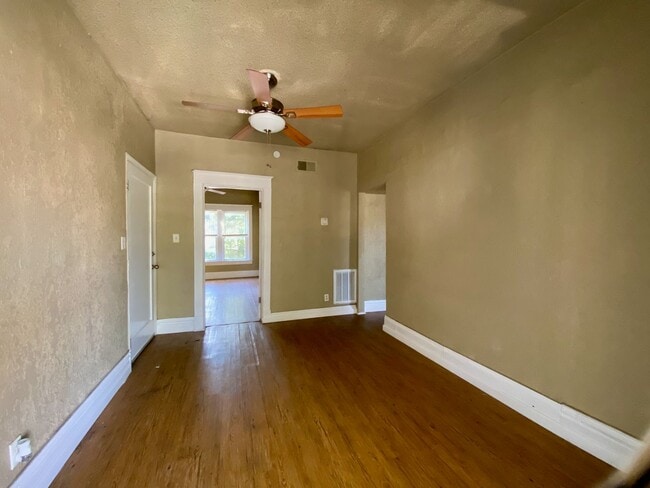Building Photo - 1115 E 41st St